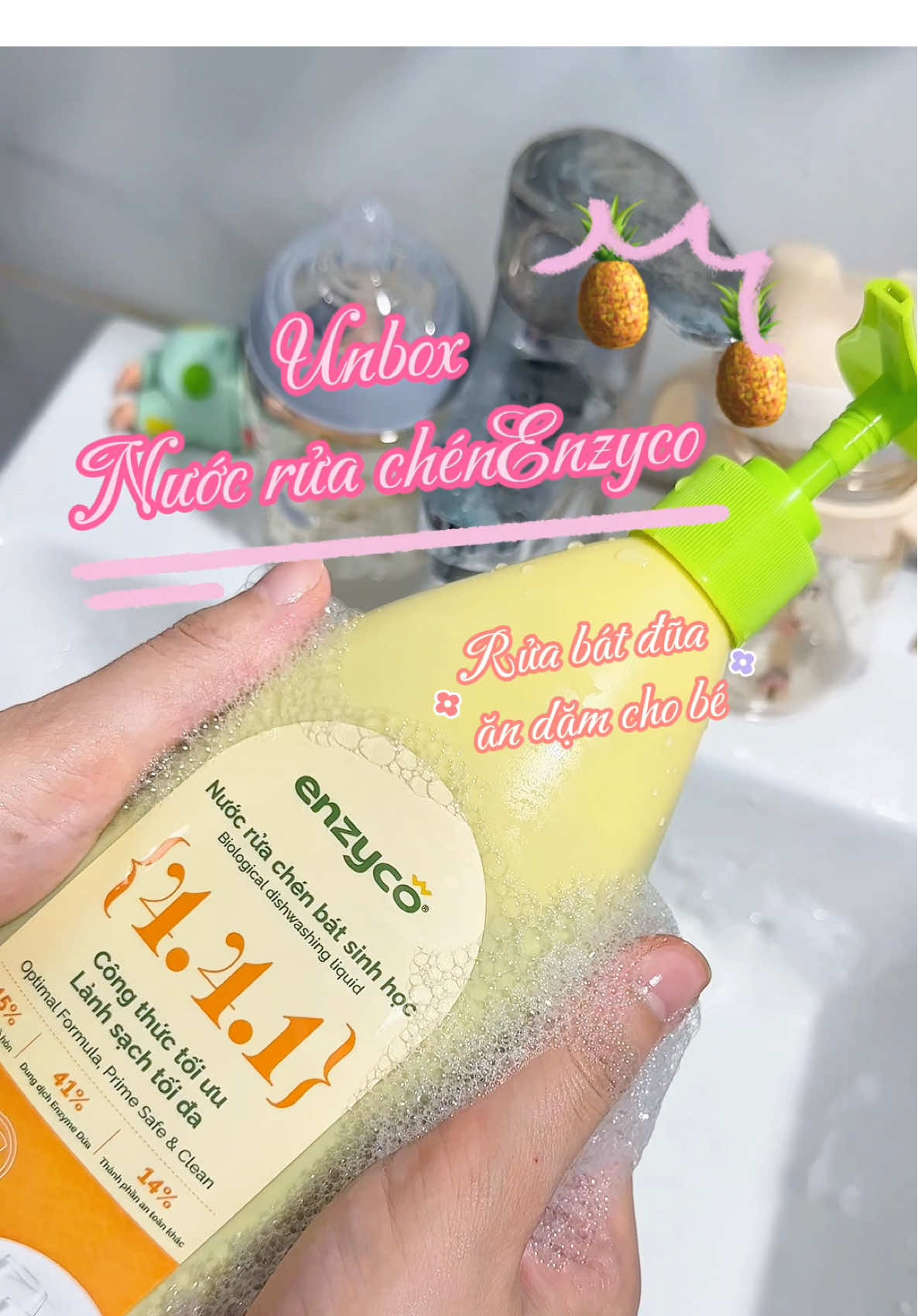 Các bà thường rửa chén bát cho con ntn, còn tui là t ưu tiên nước rửa chén có nguồn gốc tự nhiên nha. #cunglamme #nuocruachen #enzyco #enzyconuoclaudanang 