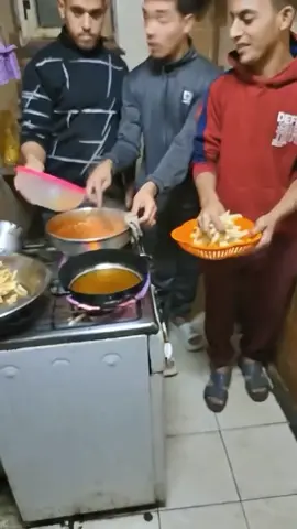 @ your friend who can't cook 😂 This is a kitchen disaster waiting to happen!#fyp #funny #cookingfail #foodfail #viral 