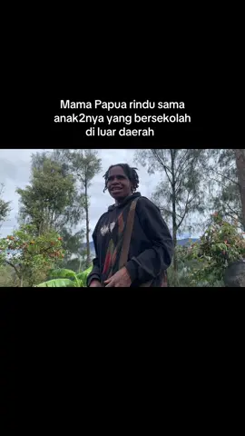 Mama rindu sama anak2 yang sekolah di Manado, Jayapura, dan di Bandung 🙂 #yonifraider712wiratama #eknemba #intanjayapapua 