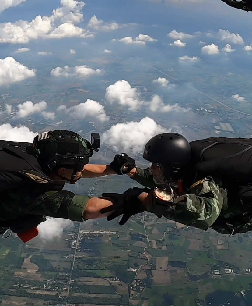 พัฒนาต่อไปทีมพันรบ...🚁  #ทีมพันรบ #รบพิเศษ #พรานเวหา 