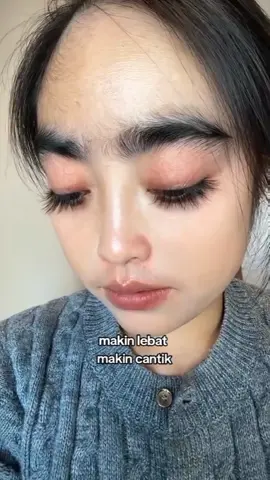 pelebat Rambut, Alis, dan bulu mata. 