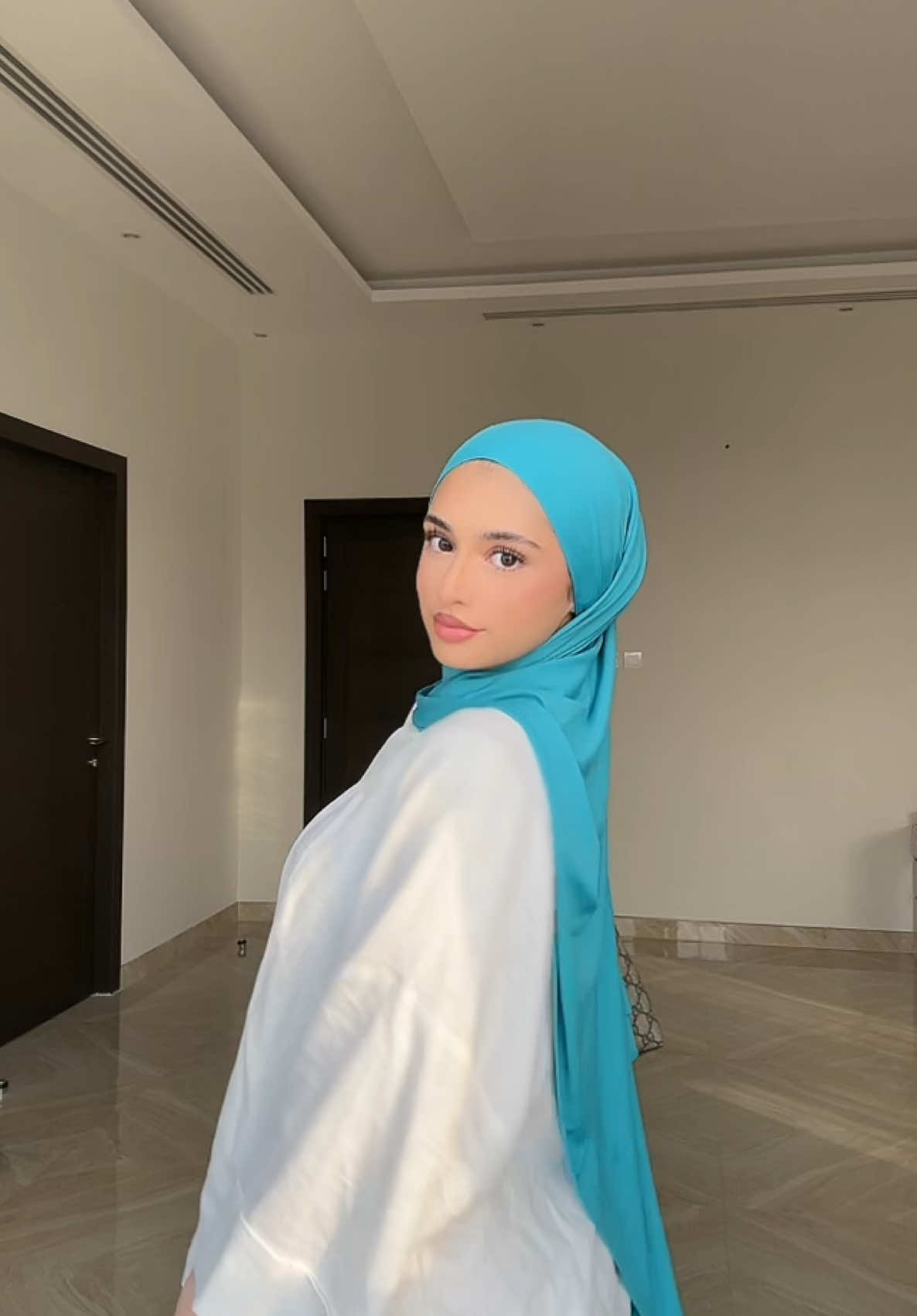 When the hijab is the fit 😩 @velinasweden  #fyp #foryoupage❤️❤️ #ootdhijab #hijab #pakistani 