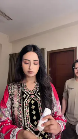 আজব মাথায় কেনো রাখলো?😵😡