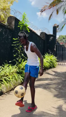#creatorsearchinsights sometimes we can play soccer ⚽️ 🔥😂#fyp #viral #fypシ  @bigenergy 