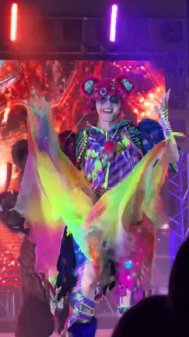 2025.9.12　20:20~ 【無料エリア最前】 まさかのショー初結心くんの日に居合わせることが出来ました😭😭😭🩵🩵 5月の舞台振りに生でみたのでもう感動でしんどい😭😭😭 ゲリラ豪雨でビショビショになったけどもう満足です🥺🙏🏻🙏🏻🩵 #usj #ハミクマスウィートスクリームパーティ #グラマシー #ユニバ #ハミクマ 