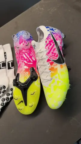 This NJR Vapor 13 Colorway😍 Link in bio!  #footballboots #cleats #football #Soccer  