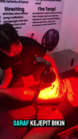 “Rasa nyeri dari pantat menjalar sampai kaki bikin aktivitas nggak nyaman?itu bisa jadi tanda saraf kejepit ! Jangan tunggu parah ,yuk segera terapi supaya badan kembali enteng ,jalan santai tanpa rasa nyeri ,dan duduk pun nyaman lagi🙌🏻✨ 📍temukan solusinya di tempat terapi kami!” #chiropractictherapy  #pypシ  #masukberandafypツ  #kretekkretek  #infopurwakarta 