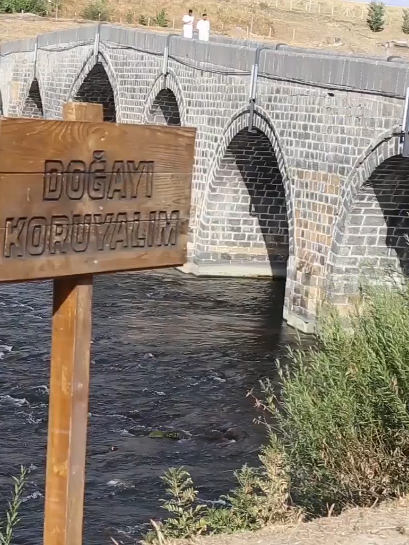 Murat için siyanür tehdidi: Nehrin ulaştığı alanlar tehlikede Murat Nehri kıyısında siyanürle maden arama, bölge sakinlerini her gün kıyamet senaryosuna daha da yaklaştırıyor. Meşe Derneği Başkanı İhsan Aytemiş, 