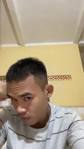ទឹកមុខពេលជាង កាត់សក់ម៉ូតមិនត្រូវចិត្ត