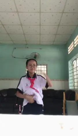 có thể là cười đến ...#72chaynhufifai #thcsnguyenvantroi #vrial #trend #xuhuong @Ngoại lệ môn anhhh>< @🧜‍♀️nàng tiên cá chết cạn 😈 