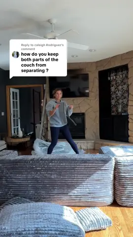 Replying to @caleigh Rodriguez it comes with two Velcro straps that go under each of the couch and hold one another together! #bonelesscouch @OVIOS 