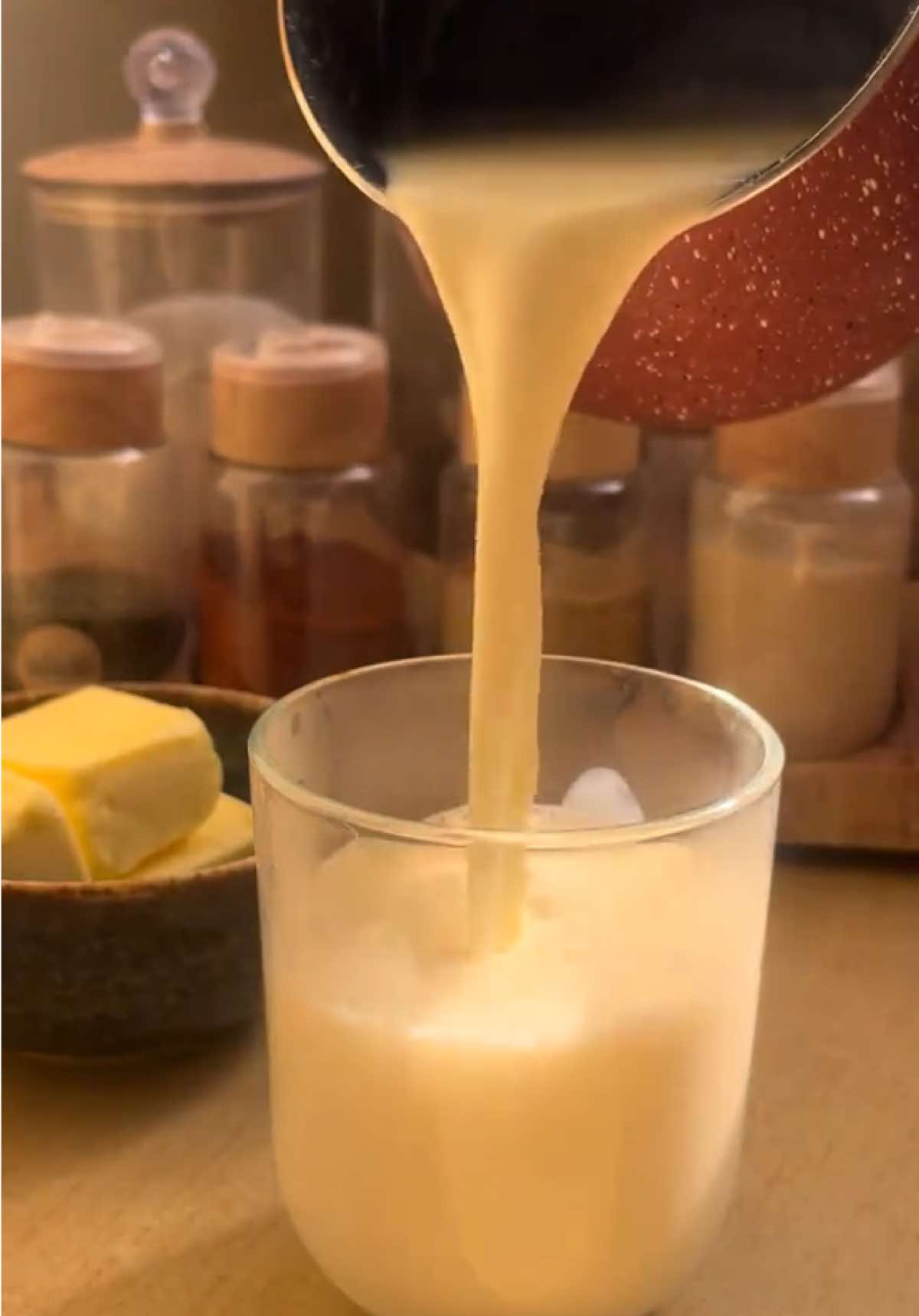 مش هتقفلوا الڤيديو تاني😂 كريمة الطبخ عقدة الوصفات خلاص اتحلت وبـ تلات مكونات بس! 🤷🏻‍♀️❤️ جربوها في وصفاتكم هتفرق معاكم جدًا 