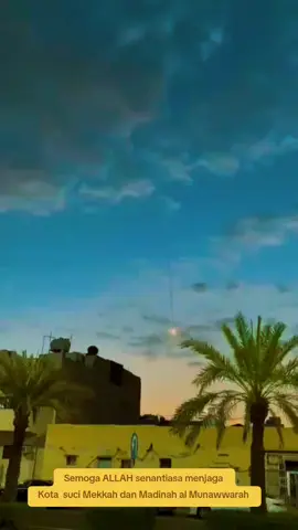 kalau ini bintang,bumi udh hancur .bintang berpuluh kali lipat besar nya dari bumi ...semoga allah selalu menjaga kota suci Mekkah dan Madinah #mekkahmadinah 🩷