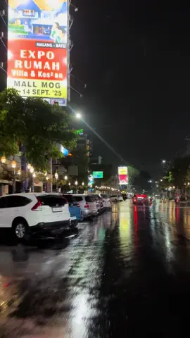 Setenang ini kah gerimis di kota Malang pada malam hari#fyp #malang#kayutanganmalang 