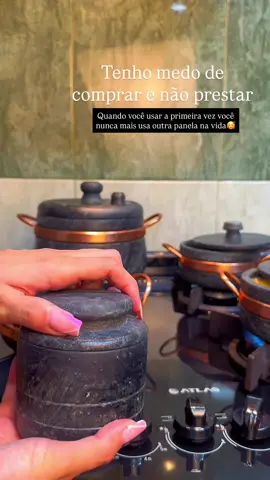✨“E se eu comprar e não prestar?”✨ Hoje mesmo eu estou cozinhando com o meu Jogo Pedrada 8 peças 🪨🔥 E te garanto: depois que você usa uma panela de pedra-sabão, nunca mais quer outra na vida! ✅ Comida mais saborosa ✅ Mantém o calor por muito mais tempo ✅ Dura a vida toda 👉 A sua próxima receita merece essa experiência!