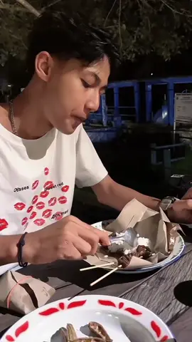 pov: nemenin isal makan🤭@x.isal #4u #4upge #kusumawaraoffiocial👹😻 #masukberanda #kingisal #gwsmlovers👹 #viraltiktok 