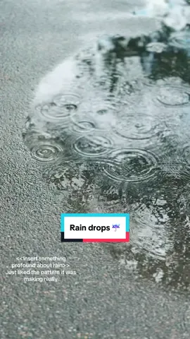 Oddly calming #raindrops #puddle #autumnrain #londonrain #calminthestorm 