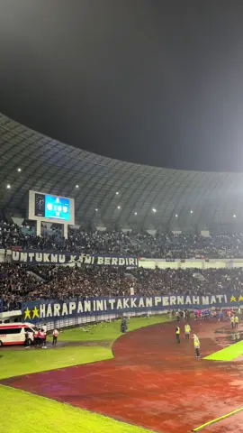 “Bandung bersamaku ketika sunyi” 💙 #persib #prsbfolk 