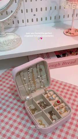 Replying to @eve 𐙚 also compact in size perfect for travels 💕✨ #jewelrybox #jewelryorganizer #minijewelrybox #accessoriesorganizer 