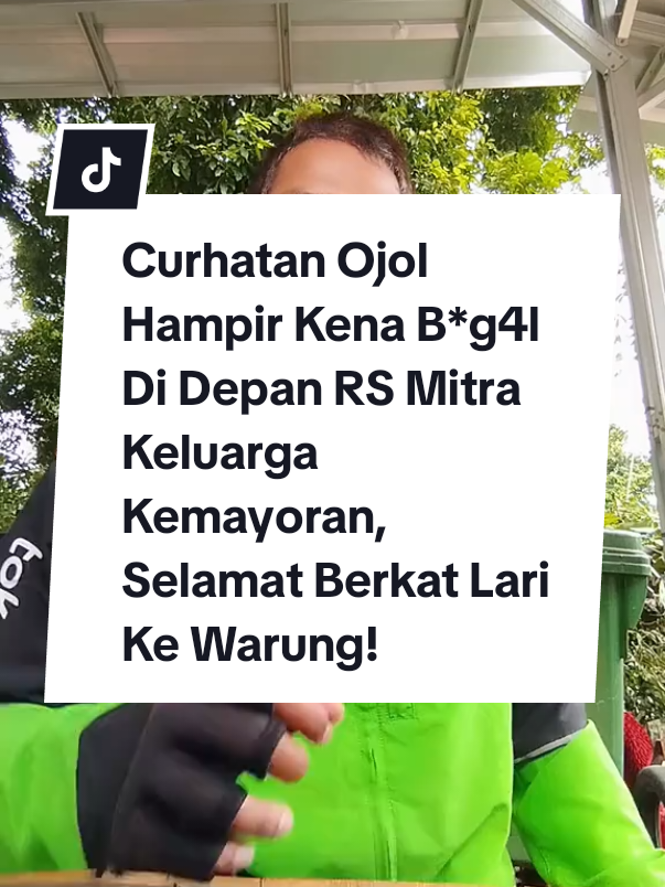 Seorang driver ojek online nyaris jadi korban b*g4l di depan RS Mitra Keluarga, Kemayoran, Jakarta Pusat. Aksi terjadi saat korban mengantar penumpang dan merasa diikuti dua motor Vario dan PCX. Untungnya, sang driver berhasil kabur dan meminta bantuan ke warung terdekat yang kebetulan ada petugas polisi. Petugas langsung bergerak lakukan pengejaran. Belum diketahui apakah pelaku berhasil tertangkap. Video by: bangubanojol #hariharijakarta #jktinfo #infojakarta #jakarta #jakartatimur 