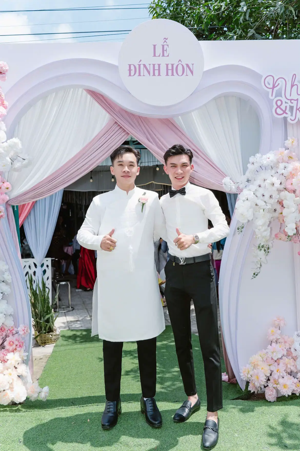 Ngoài kia đám cưới linh đình  Khi nào mới tới lượt mình đây ta 🙄🙄