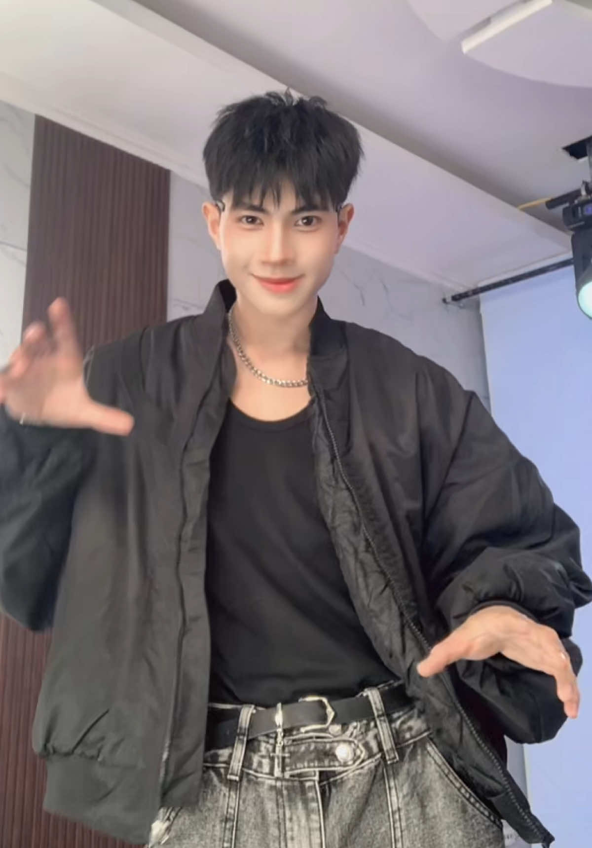 Thính thính thínhhhh này ẹm thạ🙄 @LEO💂🏻 #fyp #virral #xuhuong #lunarthorns 