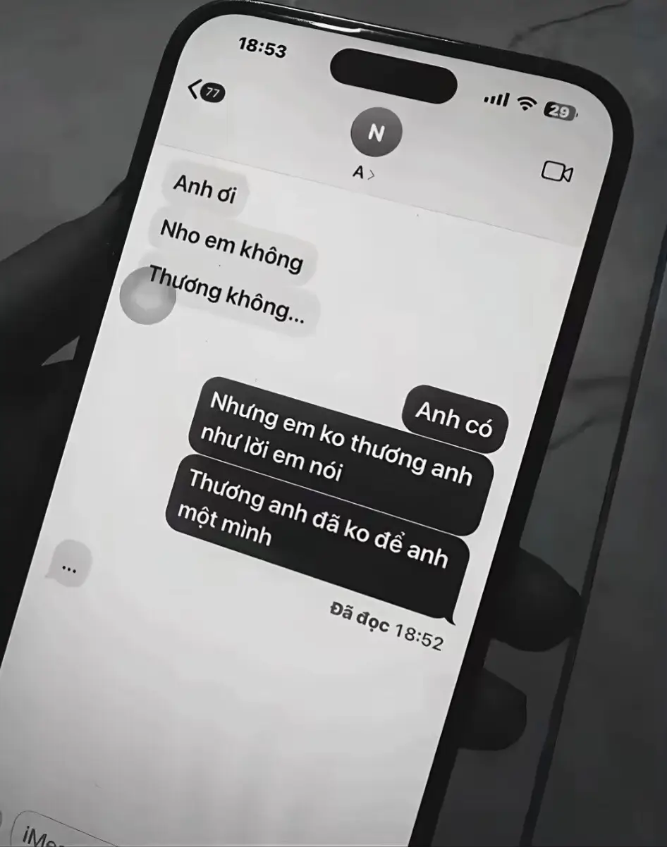 Đôi mắt anh viết hẳn lên câu chuyện buồn, nhưng đôi mắt ấy điềm tĩnh đến lạ. Cuộc đời anh nửa nát nửa lành, vẽ tình không chọn vẽ đời không xong..#buon_tam_trang #🖤🖤🖤 