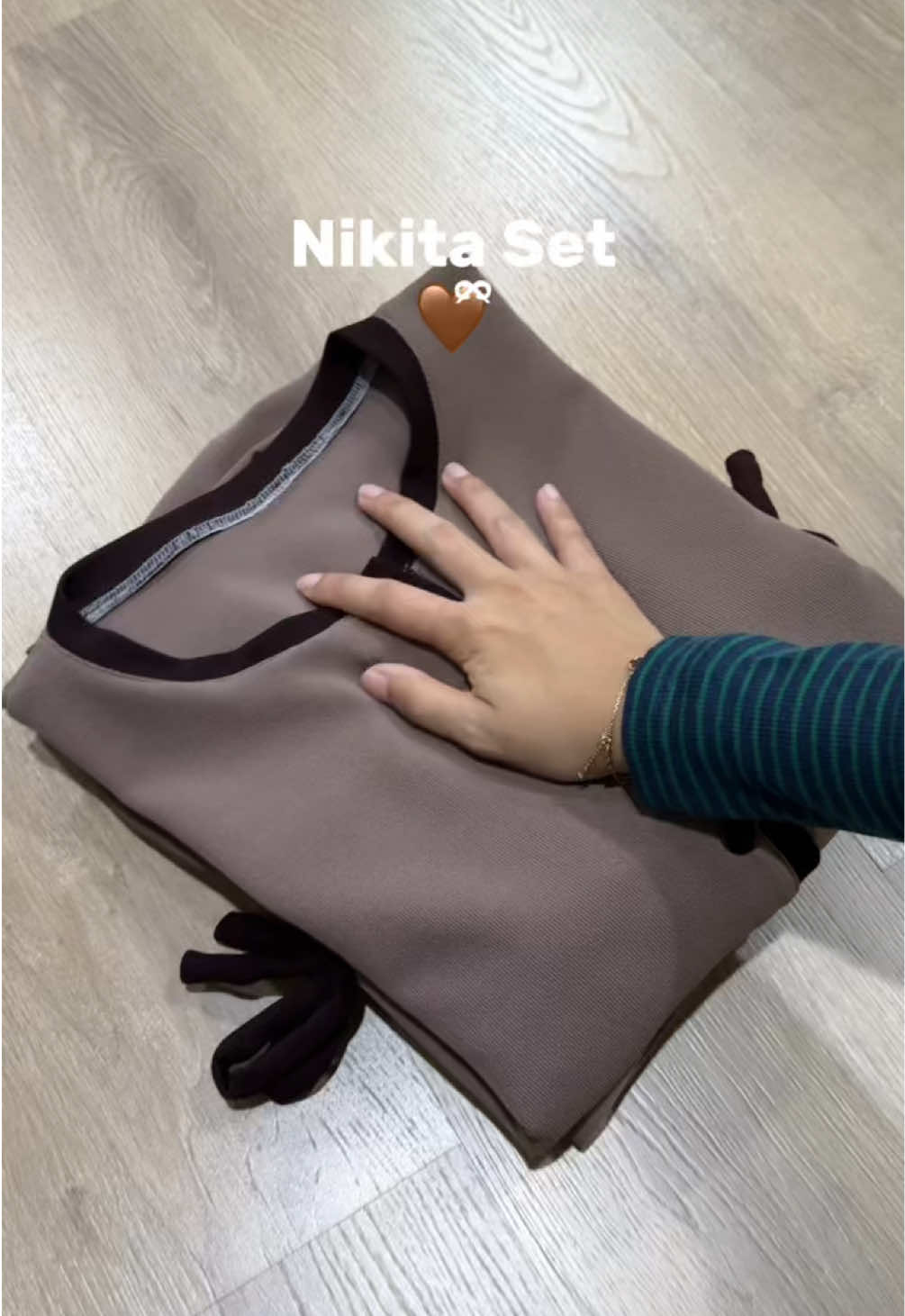 Nikita Set bahan knit rib adem flowy. Busui friendly, ready 3 size lohh 🥰😍 #OOTD #oneset 