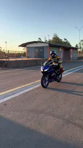 R15, vale? #yamaha #r15 