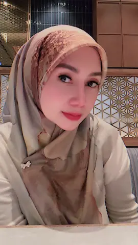 Aurora blossom olive fav😍🫶🏻#bismillah #hijabmotif #hijabstyle #hijabsegiempat #karafahijab 