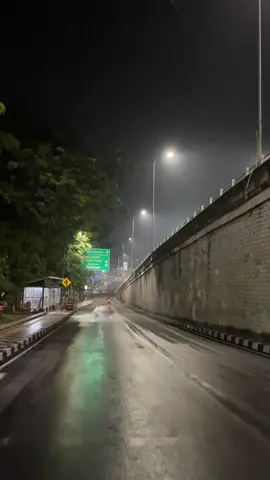 Semua orang tidak suka hujan, tapi semua orang punya kenangan saat hujan #semarangstory #semarang #semarang24jam #semarangpride #fyp