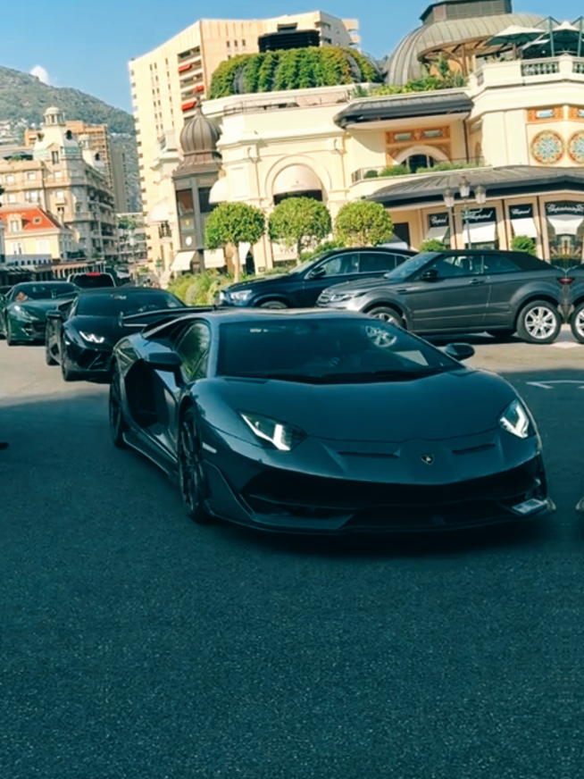 Lamborghini Huracan ❤️‍🔥 #lamborghini #explore #fyp #huracan #luxurycars #pourtoi #سيارات_فخمة #1mviews #amin25🥃 #fouryou #tik_tok 