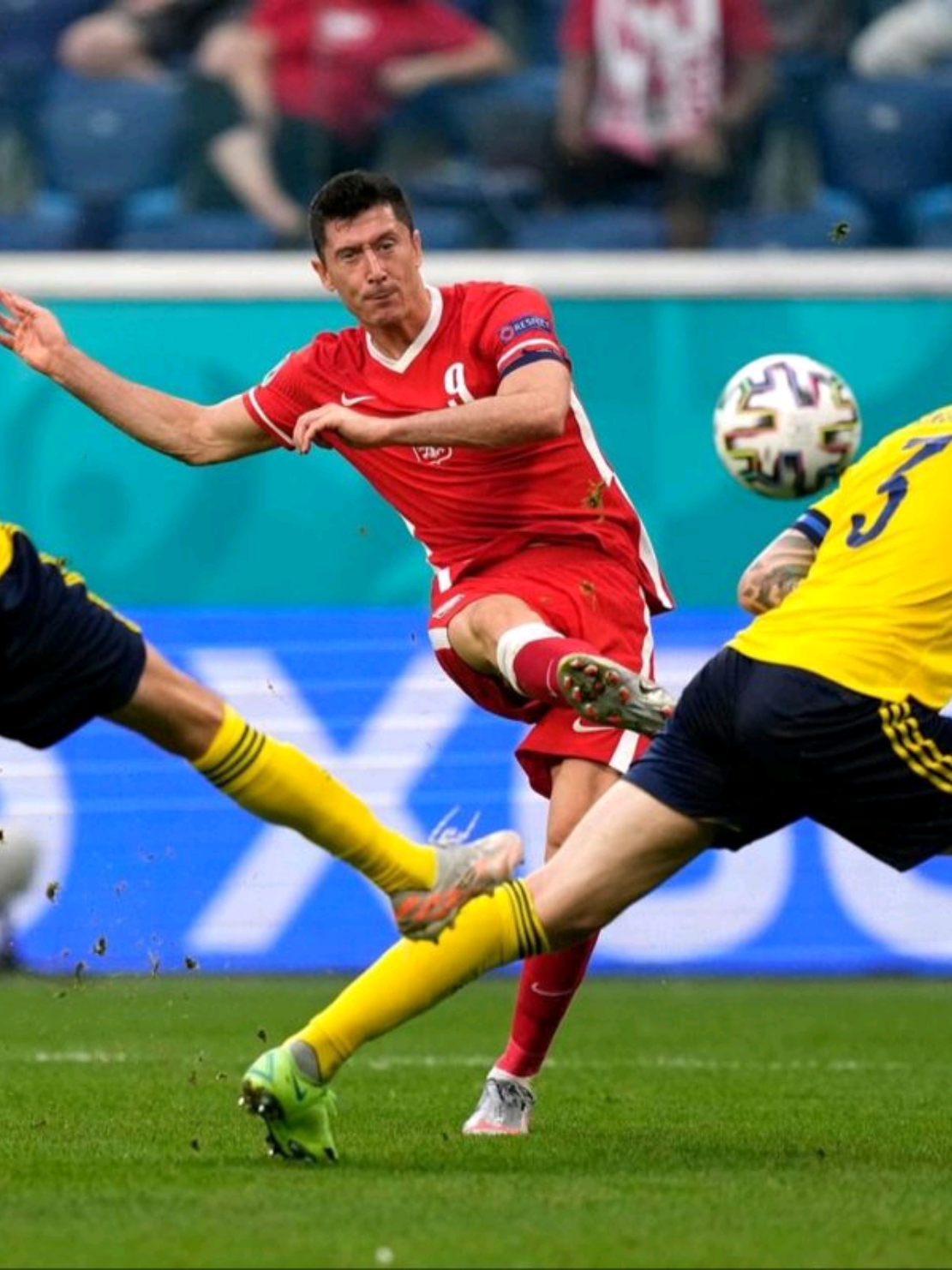 🔥⚽ ليفاندوفسكي يفتك شباك السويد بهدف عالمي في يورو 2020! 🇵🇱🚀 | Lewandowski Goal vs Sweden – Euro 2020 #ليفاندوفسكي #Lewandowski #Euro2020 #Sweden #كرة_القدم  