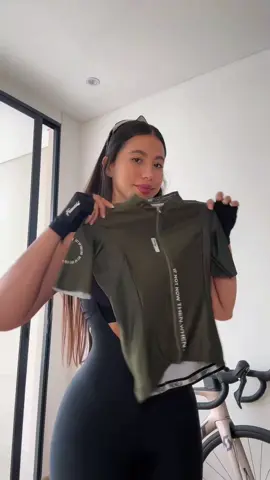 “Estrenar siempre es una motivación” . Elige tu jersey  y listo a 🚵🏻‍♀️🚴🏻‍♀️ . #frenesi #cycling