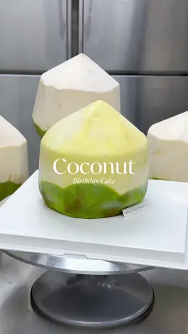 น้องมะพร้าวลูกใหญ่ไส้แน่นน 🎂🥥✨ #เค้กมะพร้าว #เค้กวันเกิด #birthdaycake #fyp #moussecake 