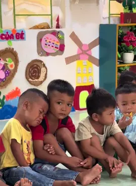 Ai làm em khóc nữa rồi 😁#xh #xuhuong #nhaphoc #ngaydautiendihocmaugiao 