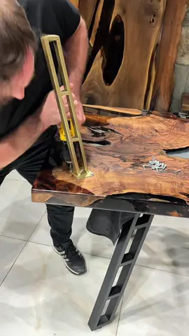 🪵✨ Handcrafted Elegance for Your Space ✨🪵 Unique Root Walnut & Crystal Clear Epoxy Table – 130×80 cm (≈ 51×31.5 inches) Add a bold statement to your interior with this stunning fusion of nature and design 😍 Made from authentic root walnut wood and ultra-clear epoxy resin, this table is a true conversation starter 🌳💎 📐 Size: 130×80 cm (≈ 51×31.5 inches) 🖐️ Handmade with care and craftsmanship 🏡 Ideal for modern homes, stylish offices, or boutique spaces Only one available – DM now to claim this beauty! 📩 #woodwork #handmade #resinart #homedecor 