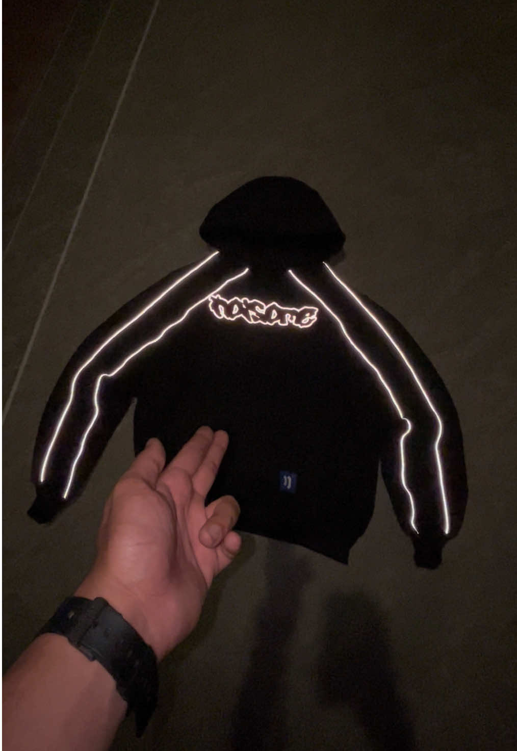 Noisome Hoodie Reflektif #hoodiereflektif #outfitinspo #skenaoutfit #streetwear #381style 