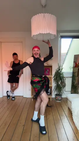 А ХТО ХОЧЕ НАС  З @Сергій Клименко ?!😄💃💃 #космовлад #танцюю #queertiktok #лгбт #кайфую 