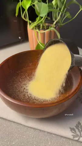 لذيييذه جدا جدا المقادير كوب سميد كوب حليب بودره ثلاث ارباع كوب سكر نص كوب زيت علبتين قشطه ملعقة باكنج باودر  نخلط المقادير وبالفرن من تحت عشرين د ثم من فوق دقيقتين  وهي بالفرن اسوي التشريبه(علبه حليب مبخر وفنجالين سكر) وعالنار لما يغلي  بعد مانطلع البسبوسه وهي حاره اسقيها بالتشريبه ننتظر خمس دقايق ثم اقطعها وبالعافيه♥️#بسبوسة #بسبوسة_الطازج #ترند #explore 
