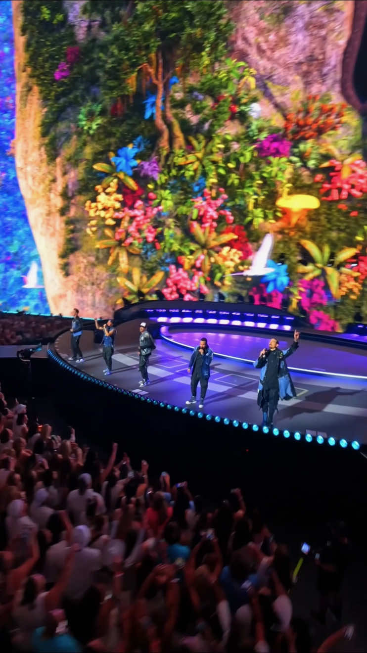 Let us show you the shape of our hearts 🫶🫶🫶🫶🫶 🎥: Fly By Chicago & @Jay Christensen 