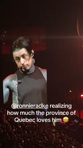 What an awesome show it was and seeing @ronnieradke being speechless about all that love from the Bell Center crowd was the icing on the cake 🤩 @Falling In Reverse @HOLLYWOOD UNDEAD @Point North i'll remember this show all my life ! #godisaweapontour #ronnieradke #fallinginreverse #whatanight 