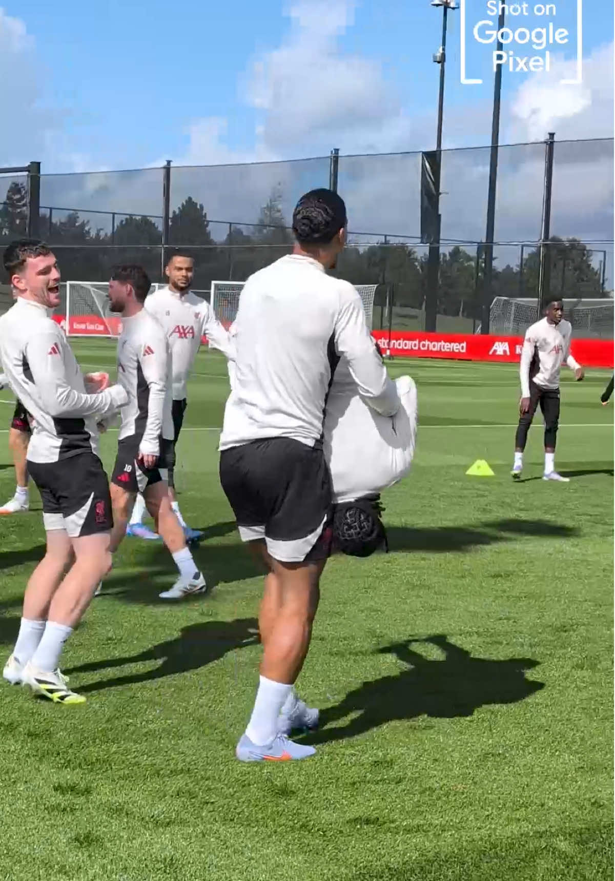 Pure chaos in today's warm-up 😅 #TeamPixel #Ad