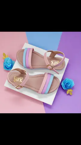 Sandália Rasteira Infantil Menina Colorida com Tiras e Fivela 20 ao 36 Casual Confortável por R$39,90.  LINK NA BIO OU COMENTE QUERO QUE ENVIO 🔗