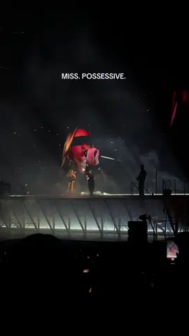 my girl. best intro ever. @tate mcrae @t8 hq #tate #tatemcrae #misspossessivetour #thinklatertour #soclosetowhat 