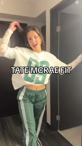 T88888😛😛💜💜💜💅💅💅                 @tate mcrae #fyp #concert #tatemcrae #misspossessivetour #tatemcraeoutfit 