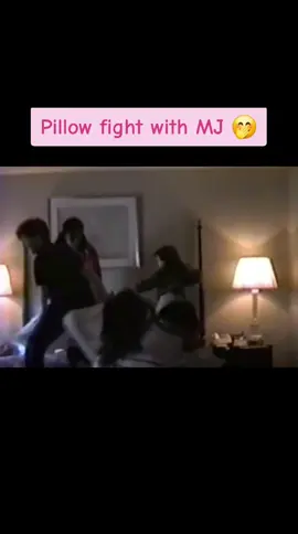 I wanna have a pillow fight with him 🥺❤️ #michaeljackson #cute #pillowfight #fun #fyp 