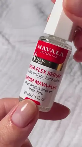 سيروم مافالا الاصلي للاظافر✌️ تقوية الأظافر الضعيفة: يعزز من قوة الأظافر الهشة التي تتكسر بسهولة. منع تكسر الأظافر: يقلل من تكسر وتقصف الأظافر بفضل تركيبته الفعالة. تحسين مظهر الأظافر: يجعل الأظافر تبدو أكثر صحة ولمعاناً.  تثبيت طبقة الظفر: يعمل على تثبيت وتقوية طبقة الظفر الخارجية، مما يحسن من متانتها. بسعر الوكالة الرسمية 16 الف للحجز مراسلة الصفحة او الاتصال على الارقام 07832220121 07762005008 07730777611