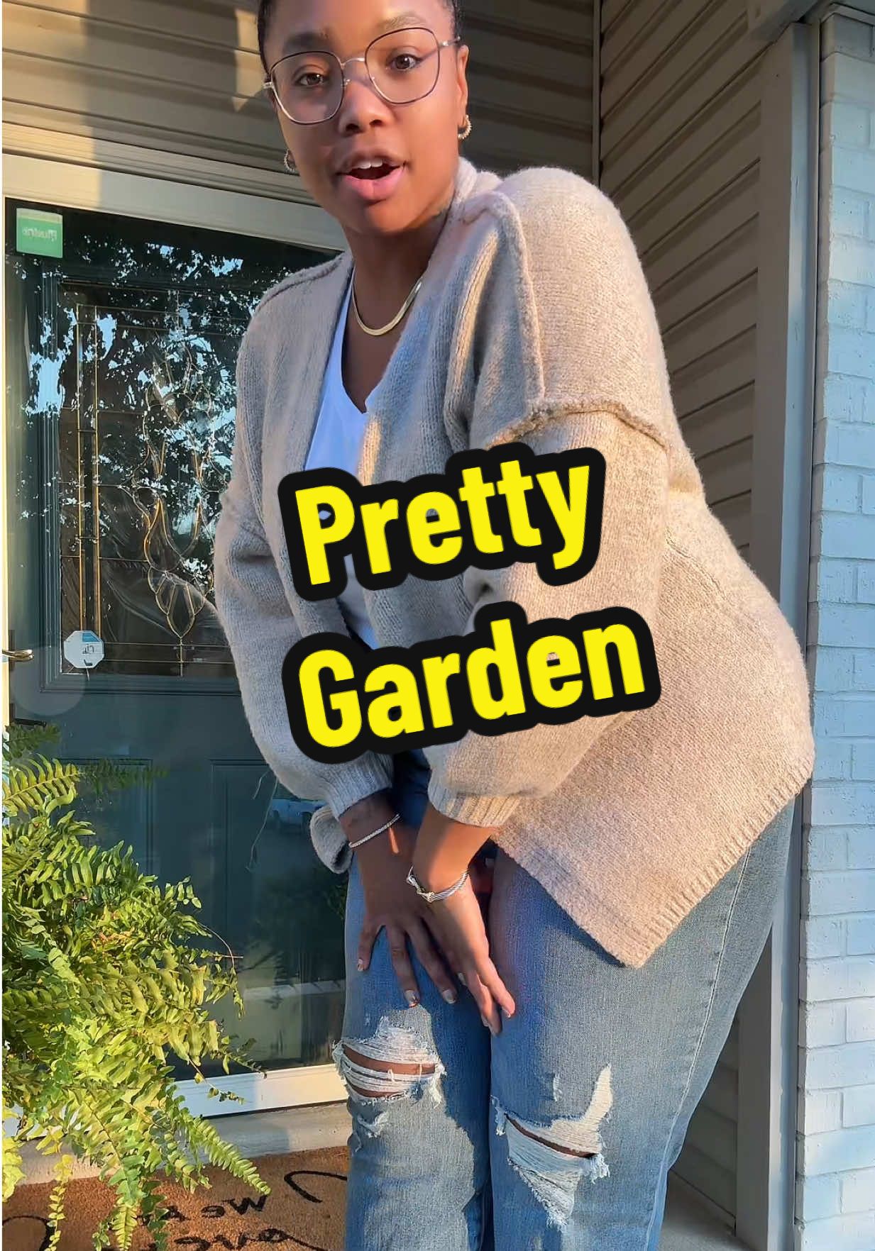How I love a good cardigan. Fall is on the way and it’s almost sweater season. Are you ready? @PrettyGarden can help you get ready! 