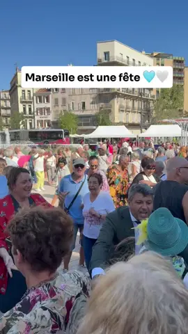 🎉 Quel bonheur de partager des moments festifs et conviviaux avec nos aînés !  Aujourd’hui, nos seniors ont enflammé la place Castellane, transformée en piste de danse en plein air !  A bientôt pour le prochain bal des seniors🫶 #Marseille #bal #seniors #castellane  